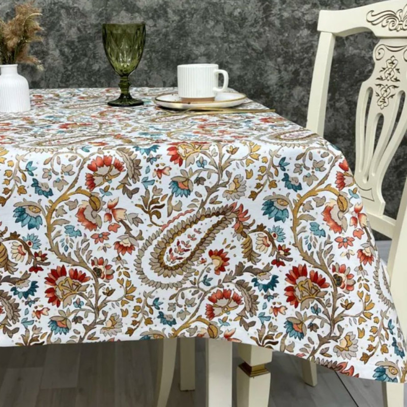Скатерть с тефлоновым покрытием Пейсли огурцы коричневый 120*120 см 1201085