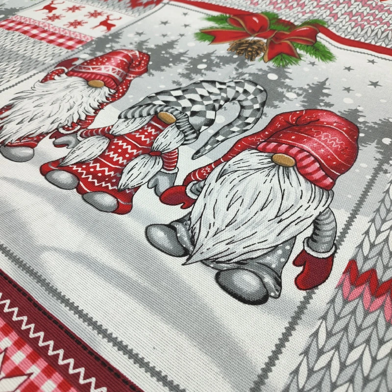 Новогодняя ткань для скатерти Зимние гномы купон 688681